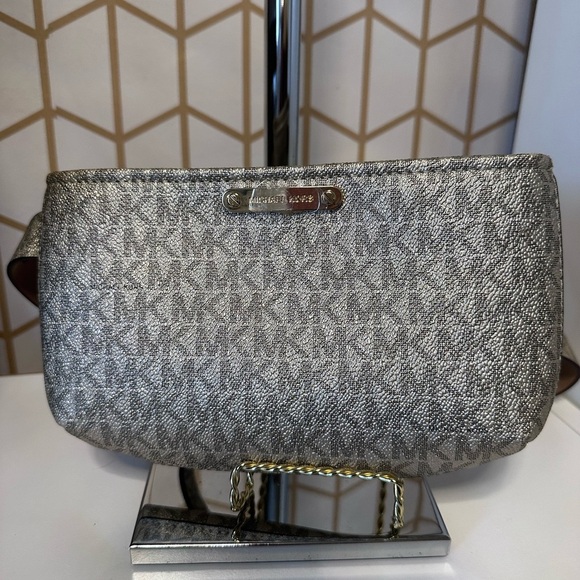 NWOT  Gold Michael Kors Belt Small bag. - Picture 1 of 9